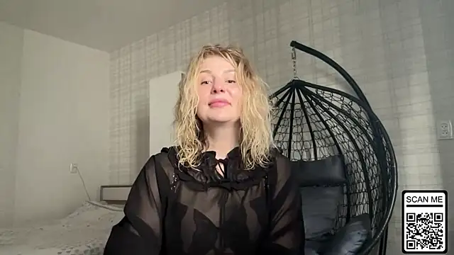 Snapshot of Blondie_xoxoxo chatting on March 24, 1:05 pm Blondie xoxoxo online show from March 24, 1:05 pm