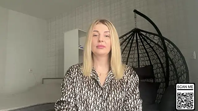 Snapshot of Blondie_xoxoxo chatting on March 25, 11:05 am Blondie xoxoxo online show from March 25, 11:05 am
