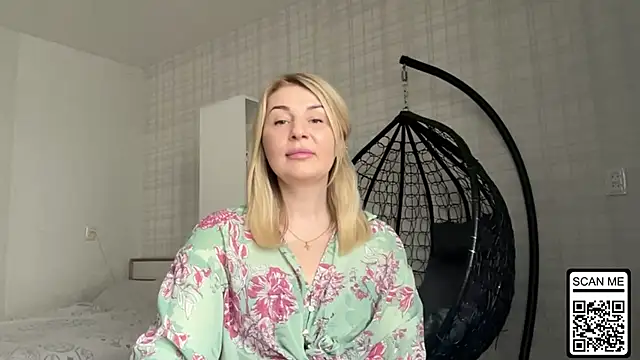 Snapshot of Blondie_xoxoxo chatting on March 26, 10:32 am Blondie xoxoxo online show from March 26, 10:32 am
