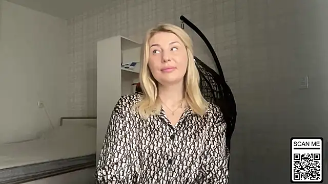 Snapshot of Blondie_xoxoxo chatting on March 30, 8:37 am Blondie xoxoxo online show from March 30, 8:37 am