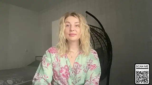 Snapshot of Blondie_xoxoxo chatting on April 1, 8:59 am Blondie xoxoxo online show from April 1, 8:59 am