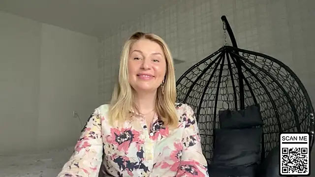 Snapshot of Blondie_xoxoxo chatting on April 20, 10:07 am Blondie xoxoxo online show from April 20, 10:07 am
