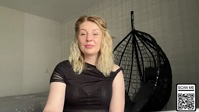 Snapshot of Blondie_xoxoxo chatting on April 21, 9:15 am Blondie xoxoxo online show from April 21, 9:15 am