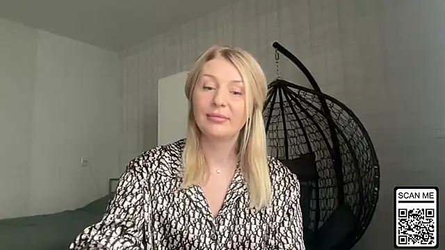 Snapshot of Blondie_xoxoxo chatting on April 23, 11:20 am Blondie xoxoxo online show from April 23, 11:20 am