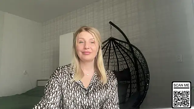 Snapshot of Blondie_xoxoxo chatting on April 23, 1:57 pm Blondie xoxoxo online show from April 23, 1:57 pm