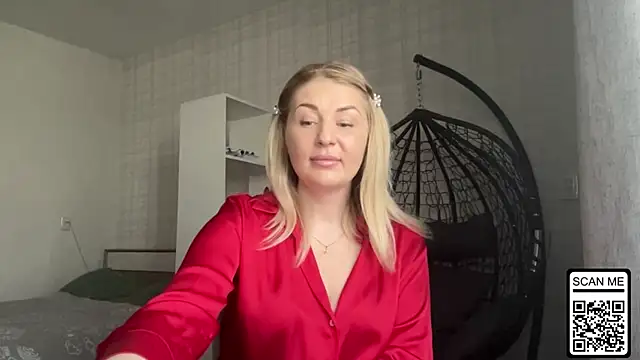 Snapshot of Blondie_xoxoxo chatting on April 28, 8:30 am Blondie xoxoxo online show from April 28, 8:30 am
