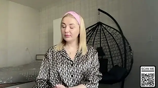 Snapshot of Blondie_xoxoxo chatting on May 5, 6:43 am Blondie xoxoxo online show from May 5, 6:43 am