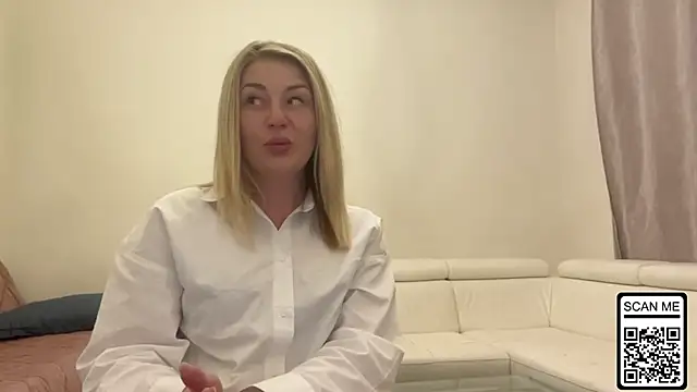 Snapshot of Blondie_xoxoxo chatting on May 12, 10:51 pm Blondie xoxoxo online show from May 12, 10:51 pm