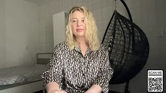 Snapshot of Blondie_xoxoxo chatting on May 26, 11:39 am Blondie xoxoxo online show from May 26, 11:39 am