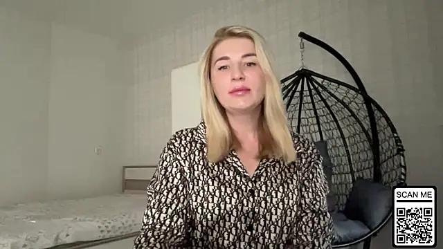 Snapshot of Blondie_xoxoxo chatting on June 5, 4:13 pm Blondie xoxoxo online show from June 5, 4:13 pm