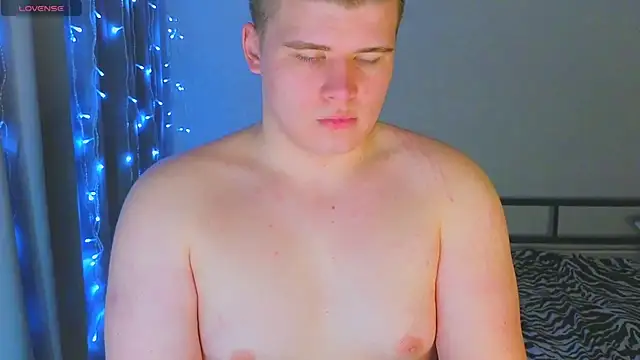 kittenmurr online show from December 17, 9:43 pm