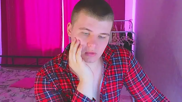 kittenmurr online show from March 15, 4:18 am