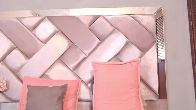 Ashleyroberst online show from May 28, 1:19 pm
