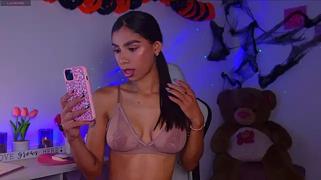 BrunetteAdams001 online show from October 30, 5:20 am