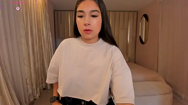 Snapshot of VeronicaBlue chatting on October 15, 10:04 am VeronicaBlue online show from October 15, 10:04 am