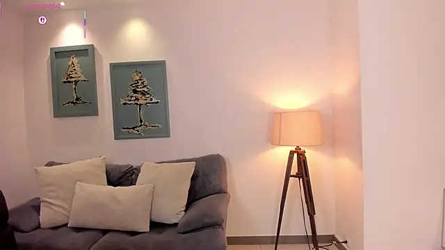 Snapshot of VeronicaBlue chatting on October 27, 9:24 am VeronicaBlue online show from October 27, 9:24 am