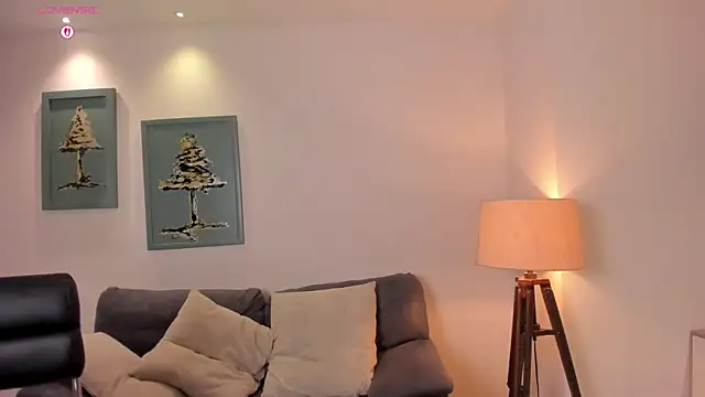 Snapshot of VeronicaBlue chatting on October 30, 9:44 am VeronicaBlue online show from October 30, 9:44 am