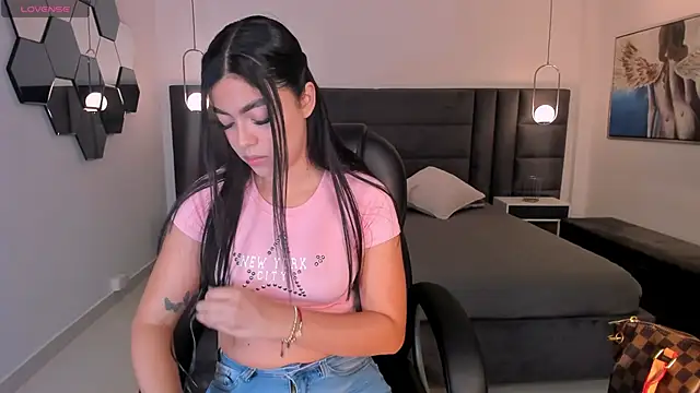 Snapshot of NataliaGaret chatting on February 12, 1:55 am NataliaGaret online show from February 12, 1:55 am