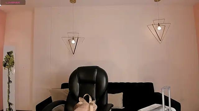 Snapshot of NataliaGaret chatting on May 6, 9:47 am NataliaGaret online show from May 6, 9:47 am