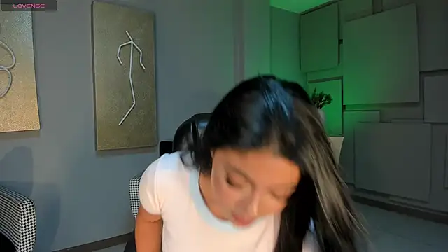 Snapshot of NataliaGaret chatting on May 23, 10:41 am NataliaGaret online show from May 23, 10:41 am