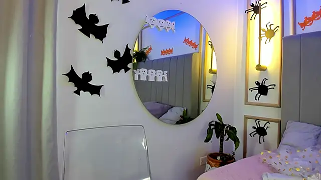 Snapshot of Ashley_Monroe chatting on October 20, 11:43 am Ashley Monroe online show from October 20, 11:43 am