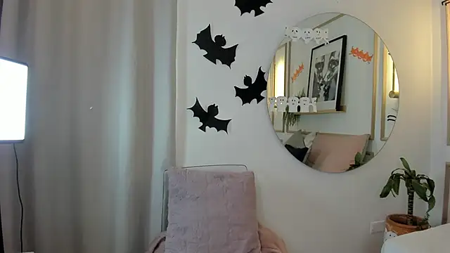 Snapshot of Ashley_Monroe chatting on October 28, 11:58 am Ashley Monroe online show from October 28, 11:58 am