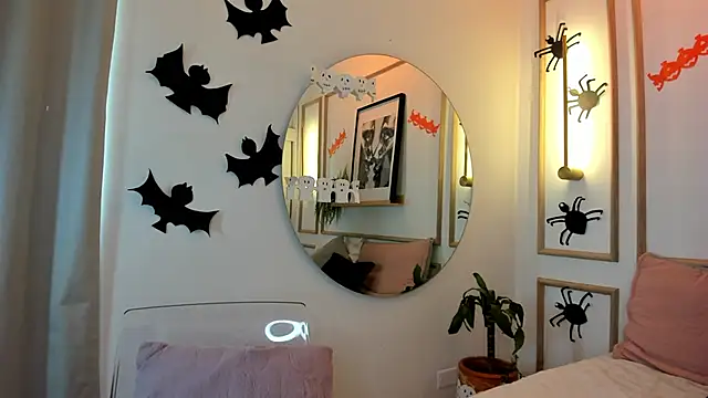 Snapshot of Ashley_Monroe chatting on October 30, 12:06 pm Ashley Monroe online show from October 30, 12:06 pm