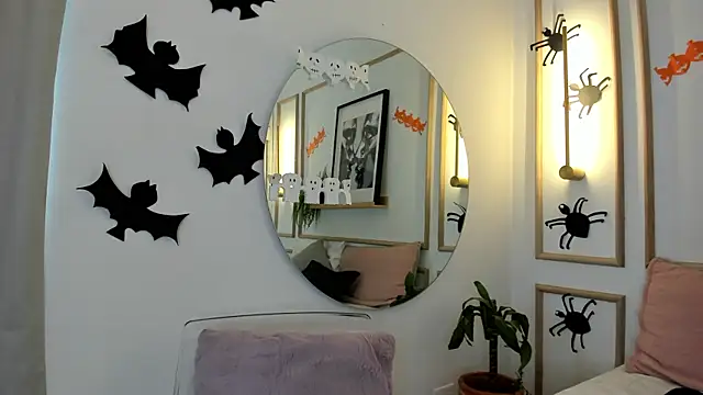 Snapshot of Ashley_Monroe chatting on October 31, 11:44 am Ashley Monroe online show from October 31, 11:44 am