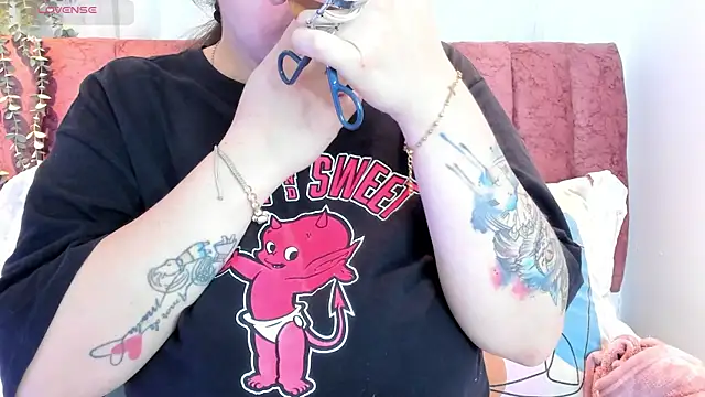 Snapshot of Ashley_Monroe chatting on November 4, 12:48 pm Ashley Monroe online show from November 4, 12:48 pm