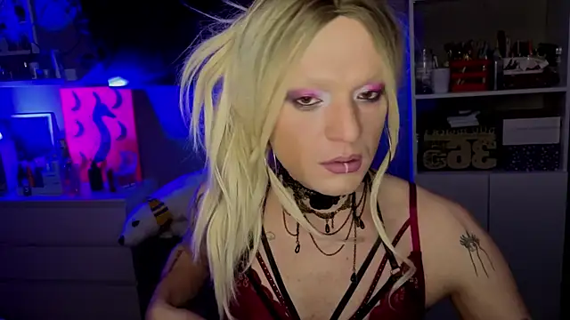 Snapshot of Kkkylie chatting on February 19, 2:40 am Kkkylie online show from February 19, 2:40 am