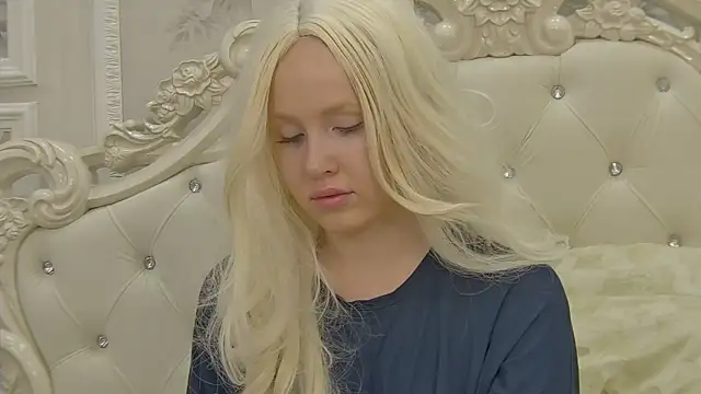 Snapshot of EllieFrosty_ chatting on October 6, 7:00 pm EllieFrosty online show from October 6, 7:00 pm