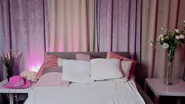 Snapshot of evafolver chatting on October 10, 6:12 am evafolver online show from October 10, 6:12 am