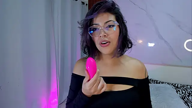 sara zc online show from December 19, 11:50 am