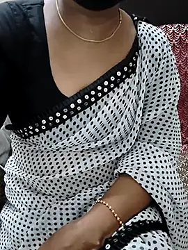 Snapshot of Rithya27 chatting on April 19, 6:10 pm Rithya27 online show from April 19, 6:10 pm