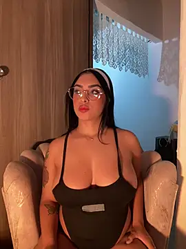 Linda Saenz  online show from July 30, 4:00 am