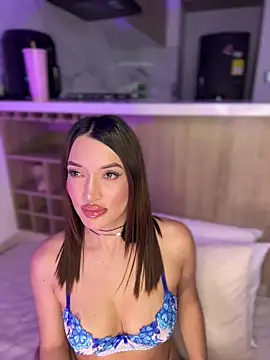Bella-taylorr online show from March 19, 6:39 am