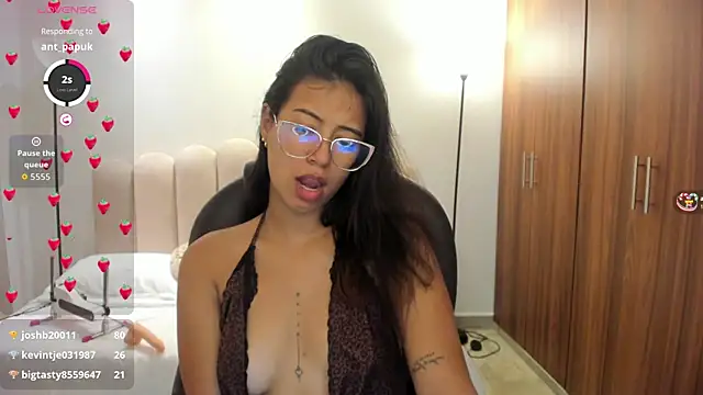 Snapshot of raven_stonee chatting on September 28, 7:52 pm raven stonee online show from September 28, 7:52 pm