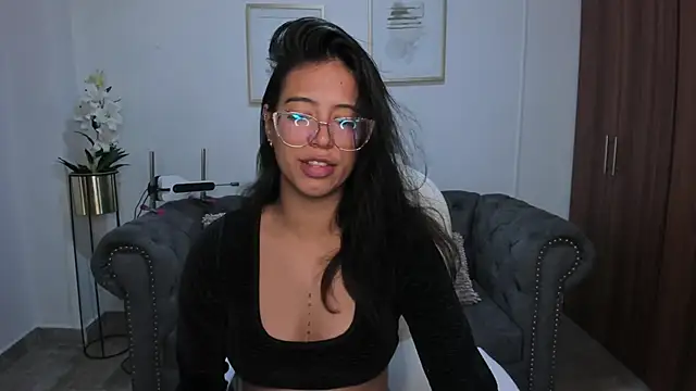 Snapshot of raven_stonee chatting on October 16, 3:18 am raven stonee online show from October 16, 3:18 am