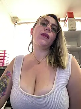 CurvyLust x online show from February 18, 2:35 pm