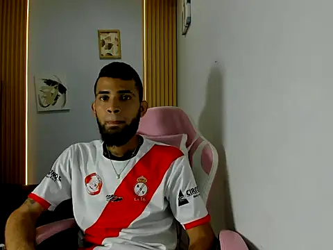 Snapshot of adri_sexboy229 chatting on October 5, 3:05 am adri sexboy229 online show from October 5, 3:05 am