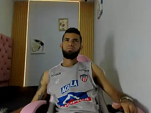 Snapshot of adri_sexboy229 chatting on October 7, 7:38 am adri sexboy229 online show from October 7, 7:38 am