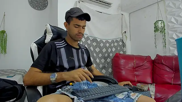 Snapshot of adri_sexboy229 chatting on October 15, 1:50 am adri sexboy229 online show from October 15, 1:50 am