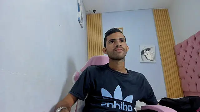 Snapshot of adri_sexboy229 chatting on October 18, 2:14 am adri sexboy229 online show from October 18, 2:14 am