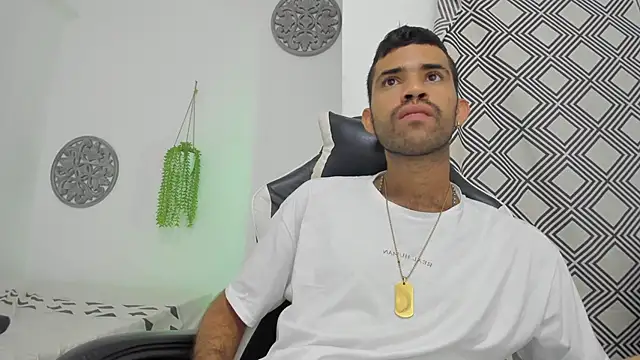 Snapshot of adri_sexboy229 chatting on October 19, 5:41 am adri sexboy229 online show from October 19, 5:41 am