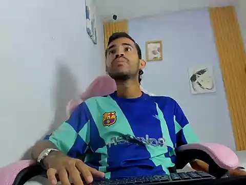 Snapshot of adri_sexboy229 chatting on October 22, 7:08 am adri sexboy229 online show from October 22, 7:08 am