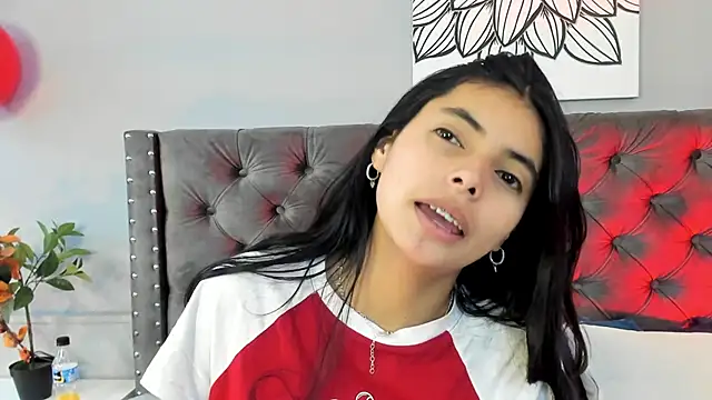 sophiielust online show from September 17, 1:35 pm