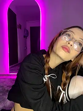 BlondieViixen online show from October 8, 5:27 am