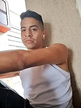 Snapshot of Juann-cock chatting on December 15, 8:57 pm Juann-cock online show from December 15, 8:57 pm