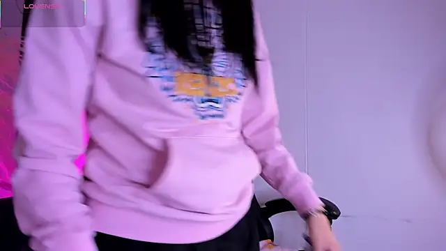 Snapshot of ShaunaDream chatting on February 20, 4:42 am ShaunaDream online show from February 20, 4:42 am