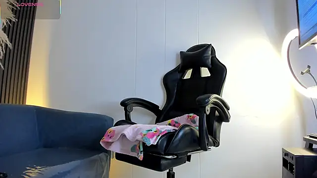 Snapshot of ShaunaDream chatting on February 23, 4:54 am ShaunaDream online show from February 23, 4:54 am